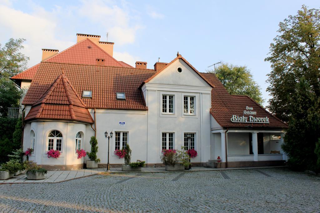 Dom Goscinny Bialy Dworek Члухув Номер фото