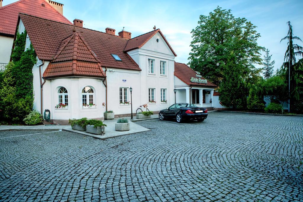 Dom Goscinny Bialy Dworek Члухув Екстер'єр фото